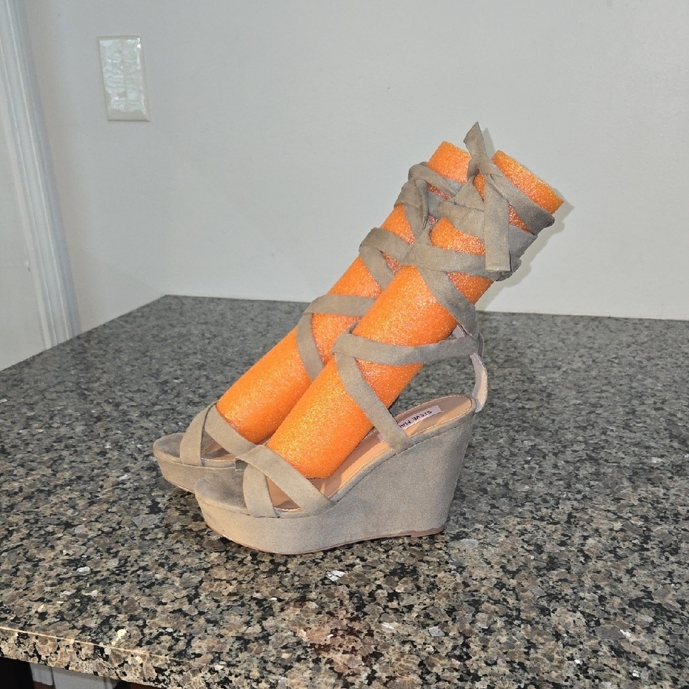 Steve Madden Tan Wedge Shoes with Sculptural Design